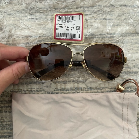 Tory Burch NWT Gold Aviator Sunglasses - Picture 1 of 13